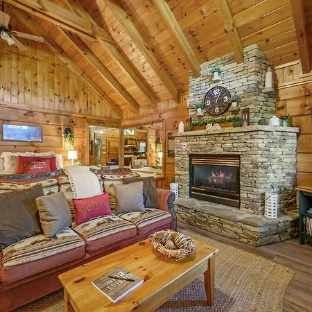 Do Not Disturb - Pigeon Forge Smoky Mountain Studio Cabin, Hot Tub, Fireplace Exteriör bild