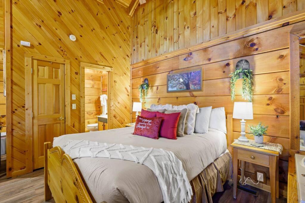 Do Not Disturb - Pigeon Forge Smoky Mountain Studio Cabin, Hot Tub, Fireplace Exteriör bild