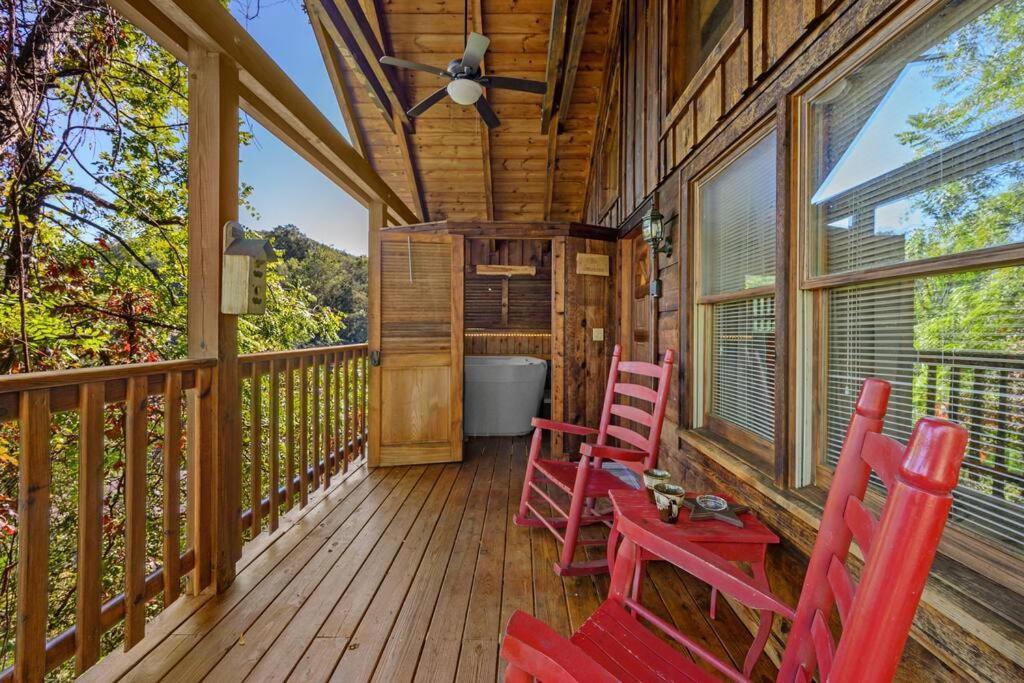 Do Not Disturb - Pigeon Forge Smoky Mountain Studio Cabin, Hot Tub, Fireplace Exteriör bild