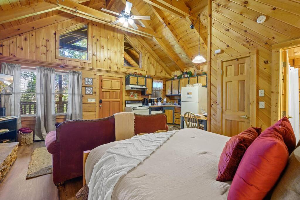 Do Not Disturb - Pigeon Forge Smoky Mountain Studio Cabin, Hot Tub, Fireplace Exteriör bild