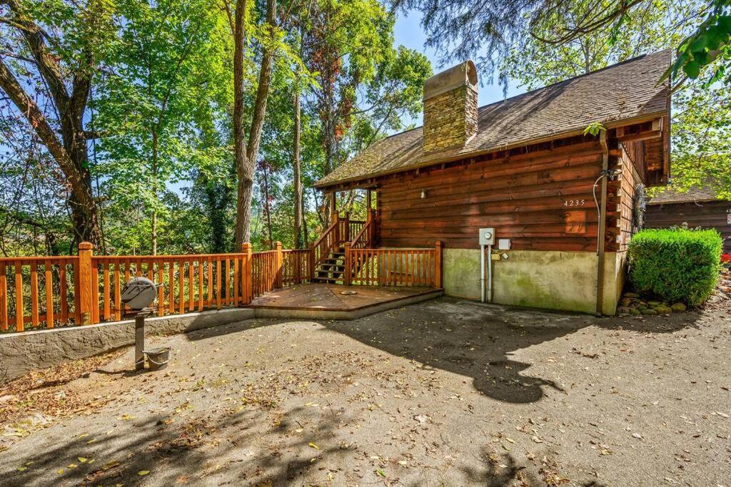 Do Not Disturb - Pigeon Forge Smoky Mountain Studio Cabin, Hot Tub, Fireplace Exteriör bild