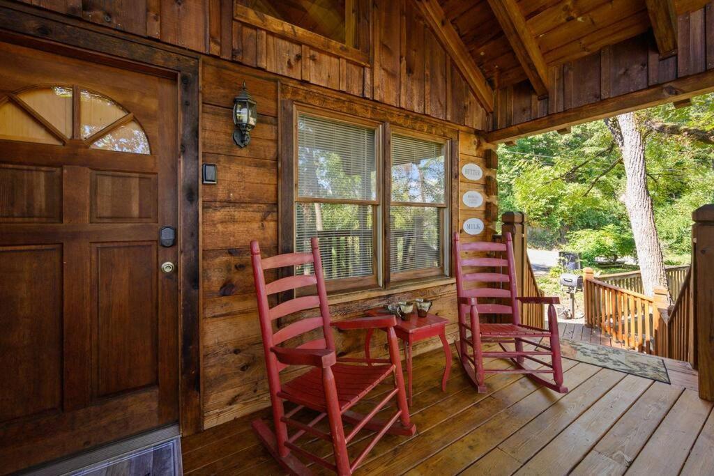 Do Not Disturb - Pigeon Forge Smoky Mountain Studio Cabin, Hot Tub, Fireplace Exteriör bild